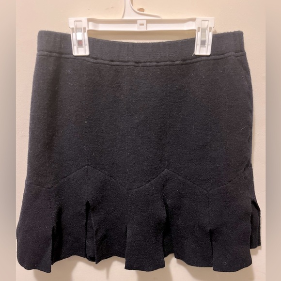 St. John Dresses & Skirts - ST JOHN Essentials Black Skirt Split Flap Hem Size 6 A-Line Santana Knit‎